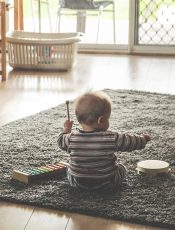 Jak projektować pokoje dziecięce, które rozwijają i inspirują?