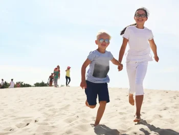 Obozy młodzieżowe – kompleksowy poradnik dla rodziców planujących wyjazd dziecka