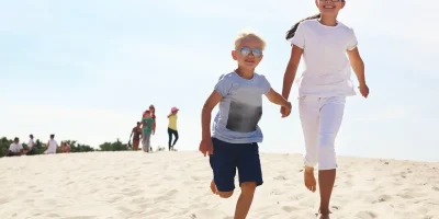 Obozy młodzieżowe – kompleksowy poradnik dla rodziców planujących wyjazd dziecka